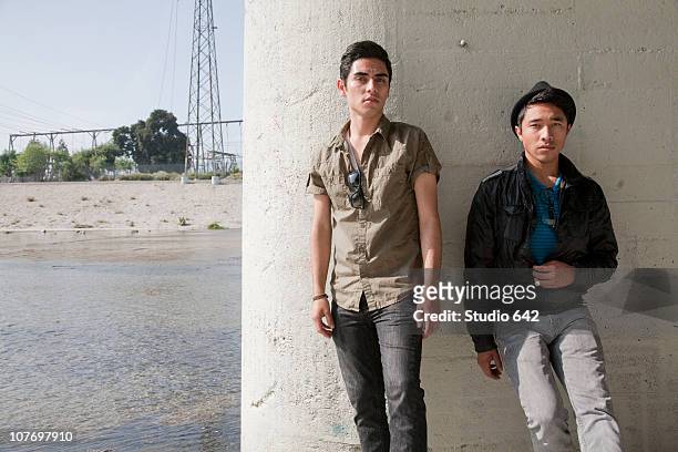 serious teenage boys leaning against wall - korean teen - fotografias e filmes do acervo