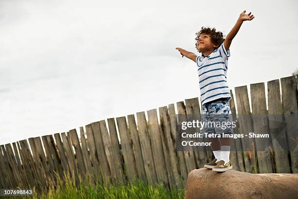 usa, colorado, glenwood springs, boy (2-3) playing with toy aeroplane - boy flying stock-fotos und bilder