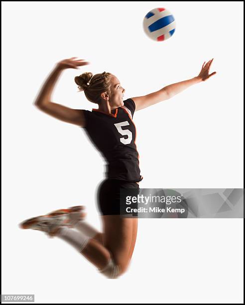 young girl (16-17) playing volleyball - spiking 個照片及圖片檔