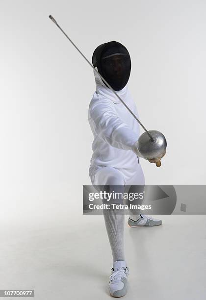 studio portrait of fencer holding fencing foil - escrime photos et images de collection