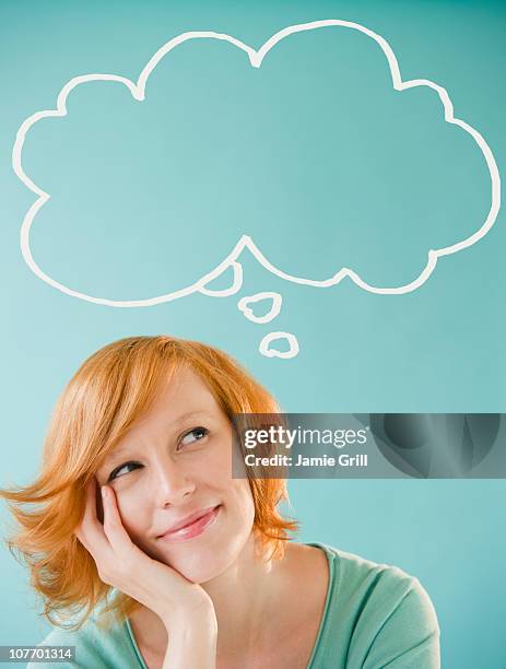 young woman with thought bubble - thought bubble imagens e fotografias de stock