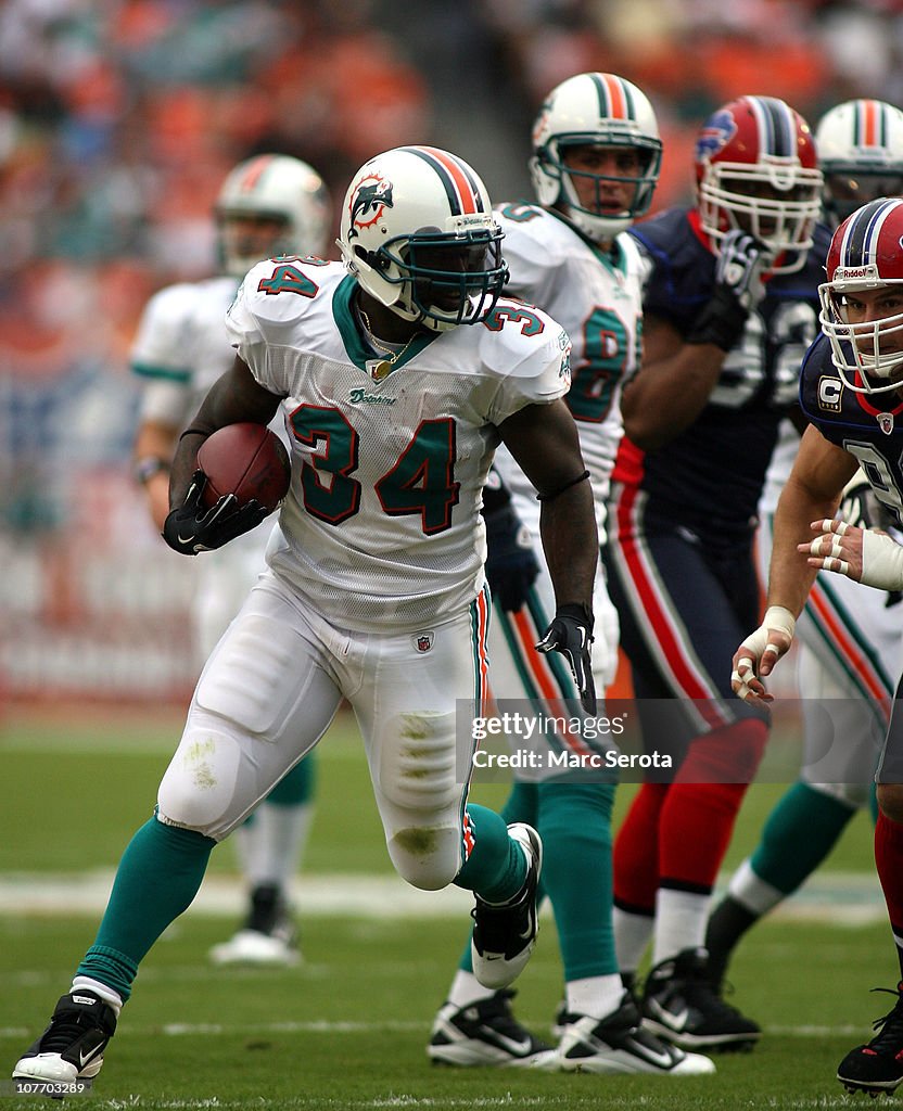 Buffalo Bills v Miami Dolphins