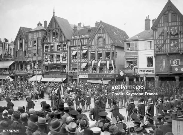 Beauvais Celebrated Their Heroine Jeanne Hachette. She Defended The City Besieged By Charles The Bold In 1472. On June 25Th 1939.