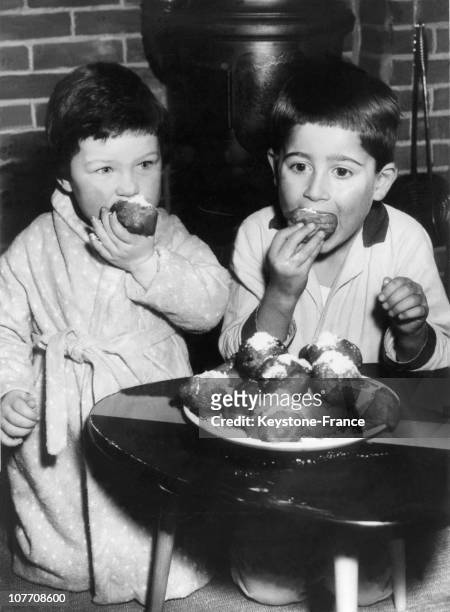Two Dutch Children Enjoyed Donuts Oil On January 02Nd 1959.