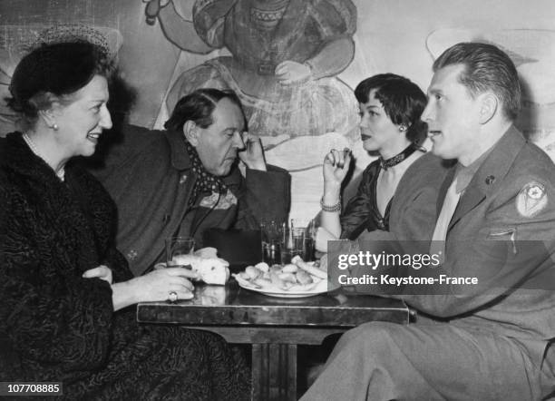 In A Parisian Bar, The Main Actors In The Film Of Anatole Litvak "Somewhere In The World" From Left To Right: Gabrielle Dorziat, Fernand Ledoux,...