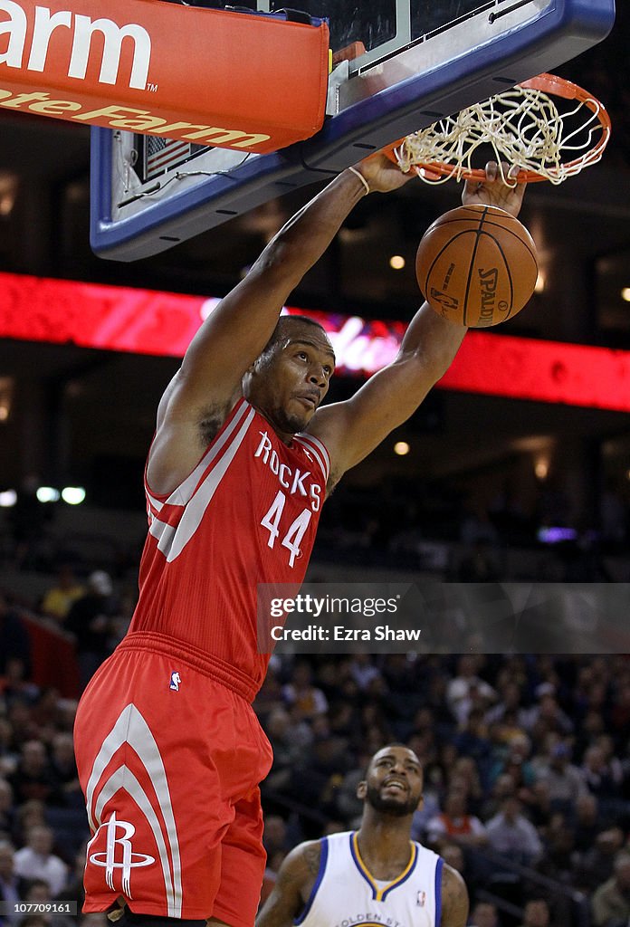 Chuck Hays Rockets Chuck Hayes of the Houston Rockets dunks the ball during their game ...