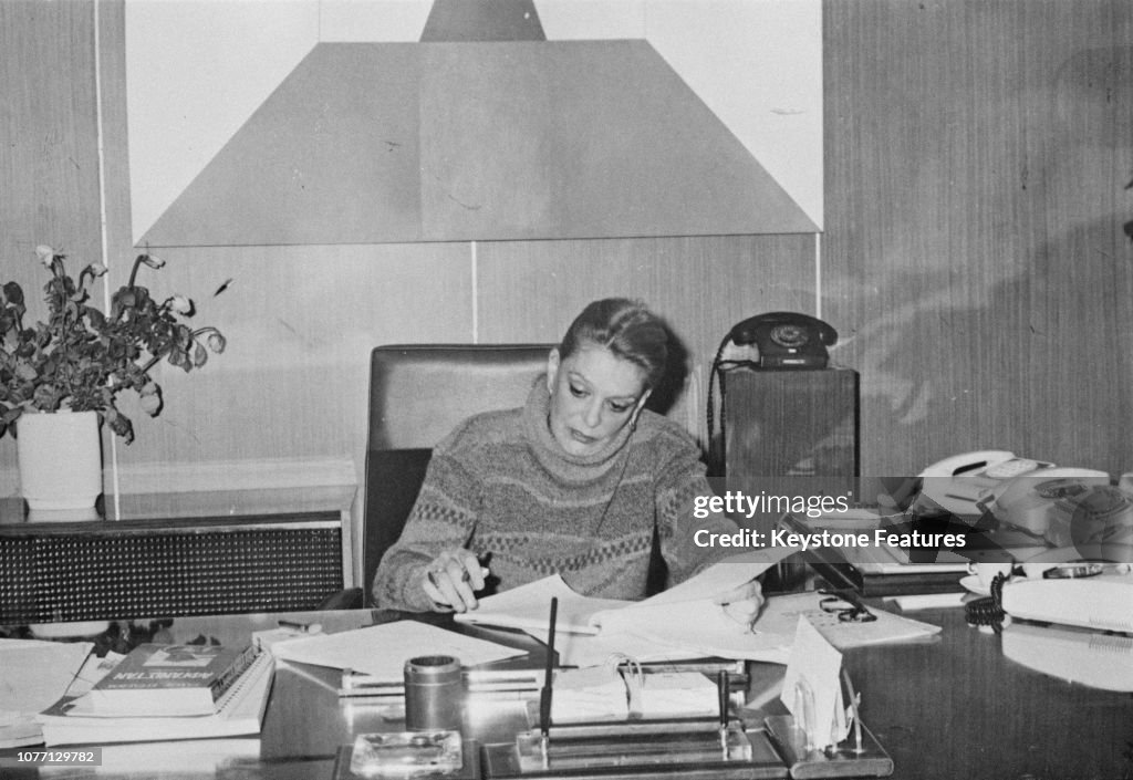 Greek Actress Melina Mercouri The New Greek Minister Of Culture And greek-actress-melina-mercouri-the-new-greek-minister-of-culture-and