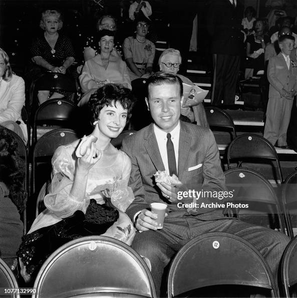 Rob Robson American actress Margaret O'Brien and Rob Robson enjoying hot dogs at ...