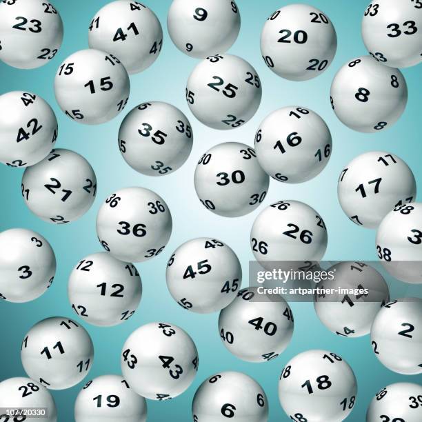 falling lottery balls - loto photos et images de collection