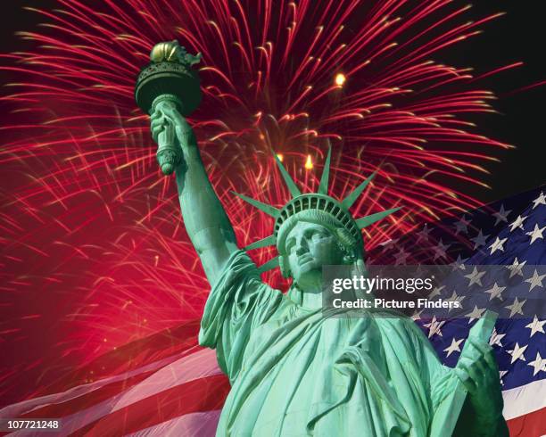 the statue of liberty - american flag clip art stock-fotos und bilder