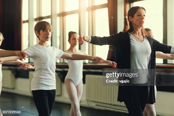 balletschool - ballet boy stockfoto's en -beelden