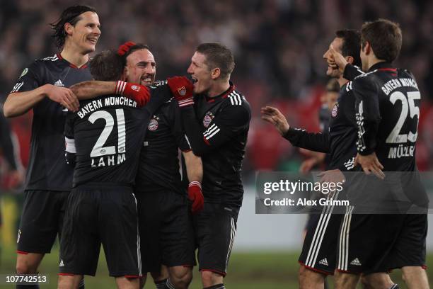 Franck Ribery of Muenchen celebrates his team's sixth goal with team mates Daniel van Buyten, Philipp Lahm, Bastian Schweinsteiger, Miroslav Klose...