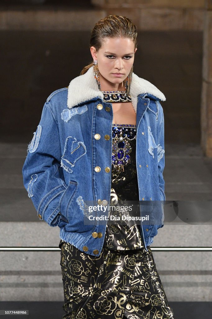 Chanel Metiers D'Art 2018/19 Show - Runway