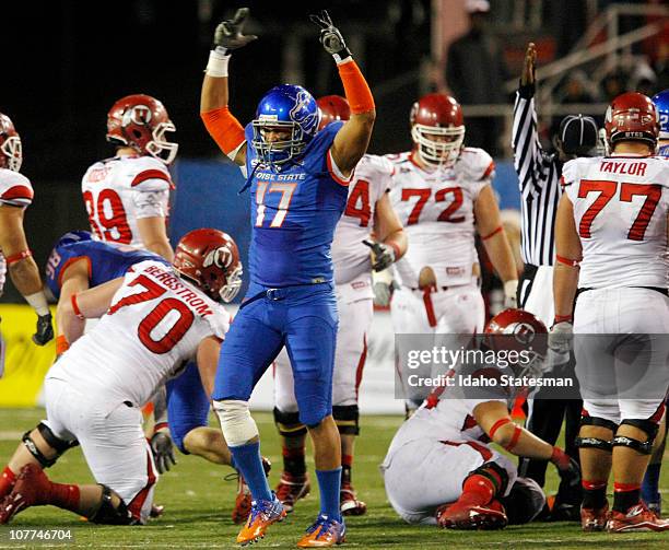 Boise State safety Winston Venable, middle, celebrates amid the Broncos' 26-3 victory over Utah in the MAACO Las Vegas Bowl in Las Vegas, Nevada, on...