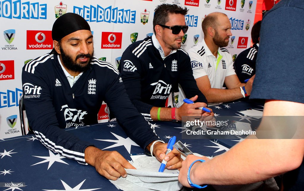 Ashes Fan Day