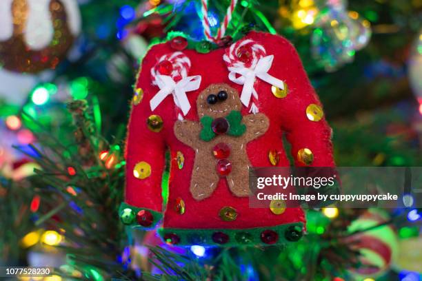 handmade gingerbread man sweater ornament - クリスマスセーター ストックフォトと画像
