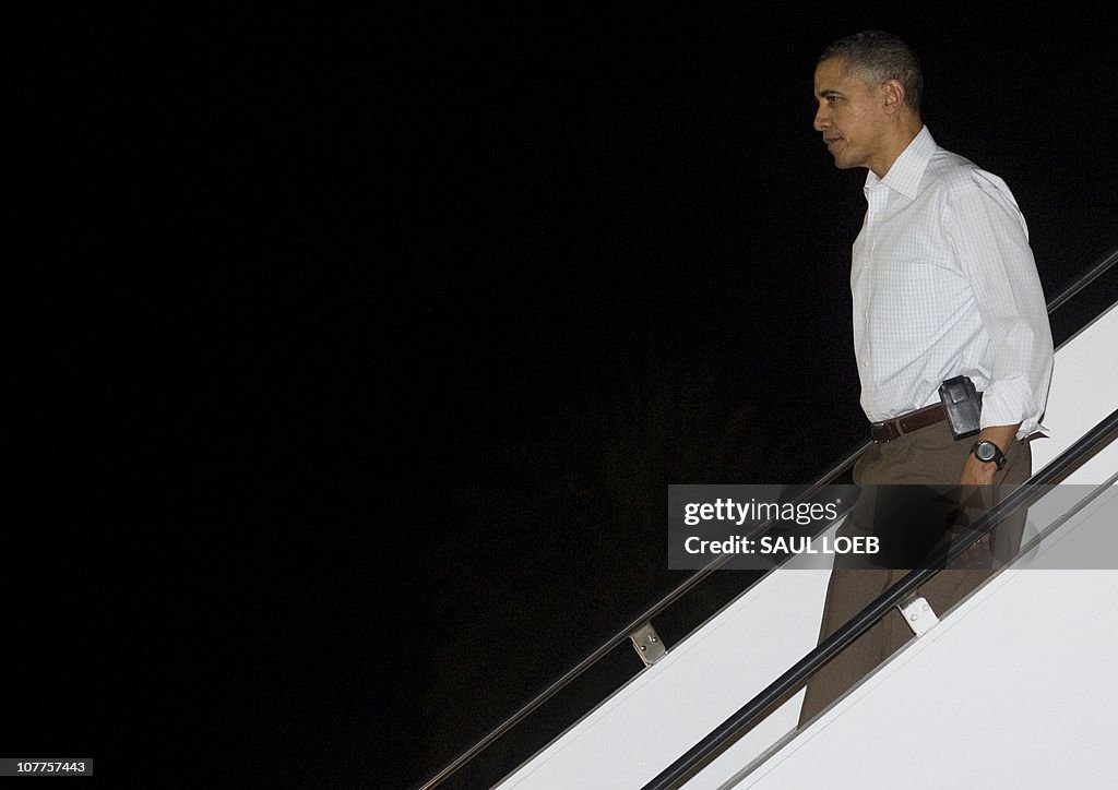 US President Barack Obama disembarks aft