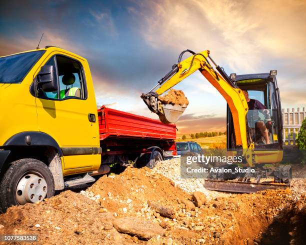 mini excavator - construction vehicle stock pictures, royalty-free photos & images