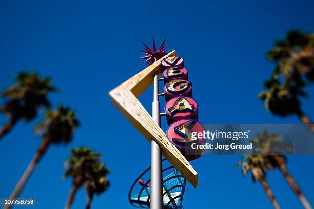1960´s neon sign on fremont street - vegas strip stock pictures, royalty-free photos & images
