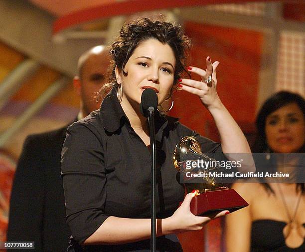Maria Rita accepts the award for Best Musica Popular Brasileira album