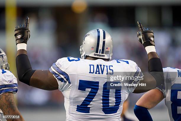 Leonard Davis of the Dallas Cowboys warms up before a game against the Washington Redskins at Cowboys Stadium on December 19, 2010 in Arlington,...