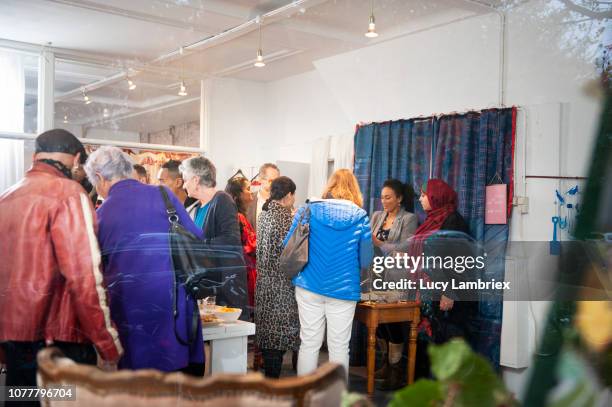 view from outside of a creative pop up store, lots of customers - pop up store bildbanksfoton och bilder