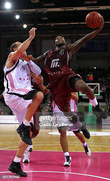 Jacob Jaaks of Bonn challenges Tyrese Rice of Artland during the Beko Basketball Bundesliga match between Telekom Baskets Bonn and Artland Dragons at...