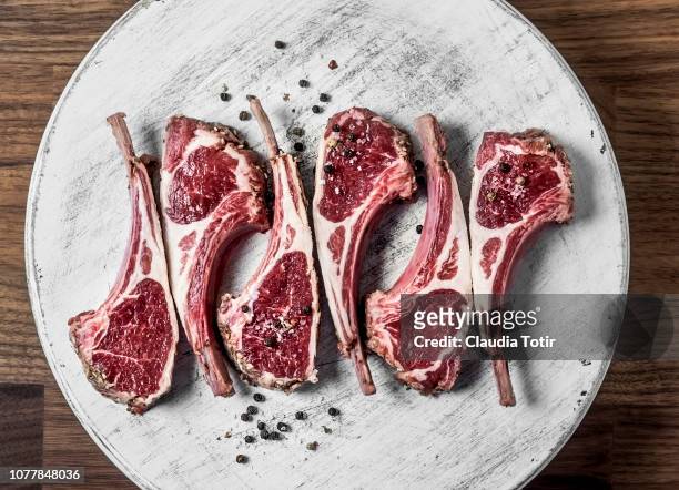 raw fresh lamb ribs - tierknochen stock-fotos und bilder