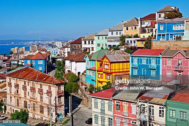 view of colorful buildings - valparaiso region valparaiso stock-fotos und bilder