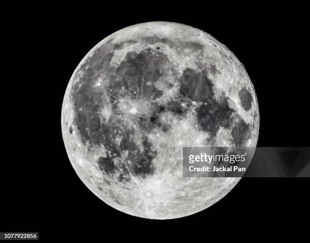 full moon - superficie lunar fotografías e imágenes de stock