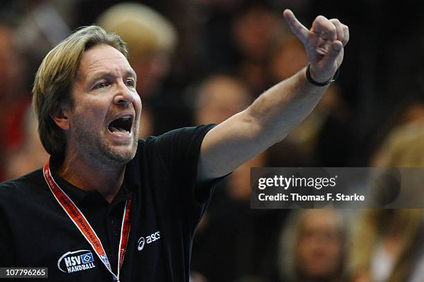 Head coach Martin Schwalb of Hamburg reacts during the Toyota Handball Bundesliga match between HSG Ahlen-Hamm and HSV Hamburg at the Westfalenhalle...