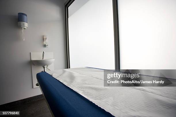 examination room - examination table stock pictures, royalty-free photos & images