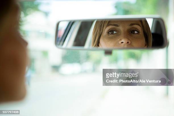 driver checking rear view mirror - rear view mirror 個照片及圖片檔