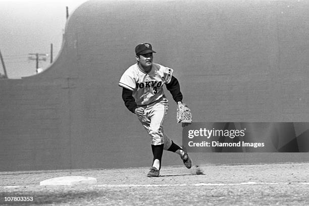 Thirdbaseman Shigeo Nagashima of the Tokyo Giants of the Japanese Central League moves to a ball hit towards the baseline during a Spring Training...