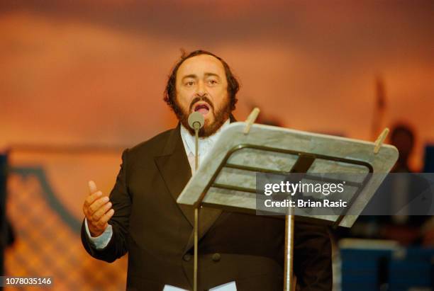 Italian opera singer Luciano Pavarotti performs live on stage during a Pavarotti & Friends benefit concert for the Children of Bosnia in Modena,...
