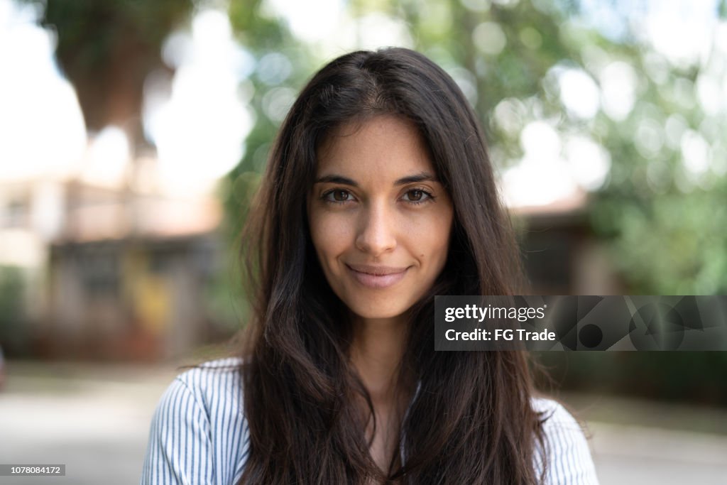 Zakelijke vrouw portret buitenshuis