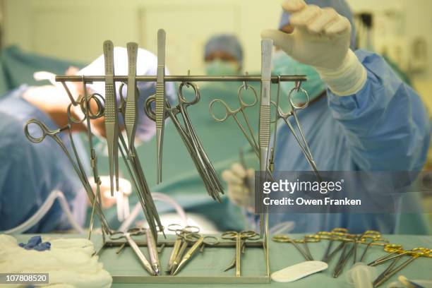 kidney transplant operation - transplant surgery stock-fotos und bilder