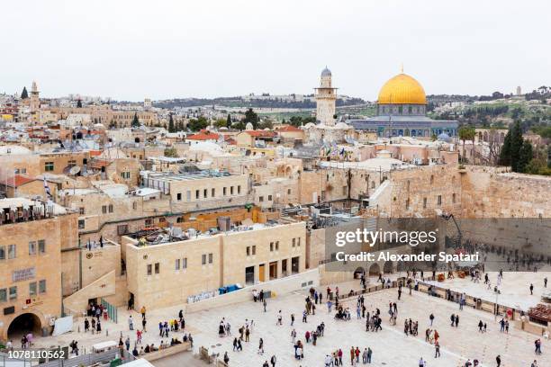 jerusalem skyline with western wall and dome of rock, israel - jerusalén fotografías e imágenes de stock