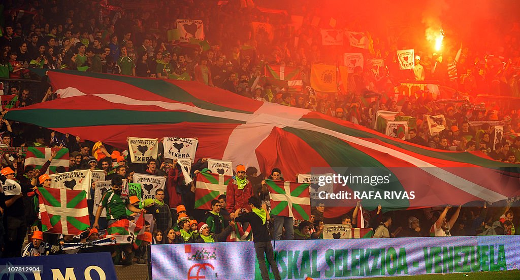 Basque selection team's supporters unfol