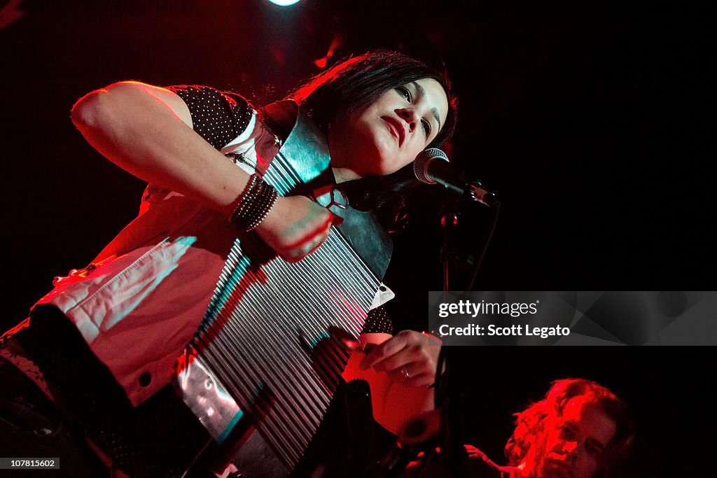 Jen From Rusted Root Liz Berlin of Rusted Root performs at St. Andrews Hall on December ...