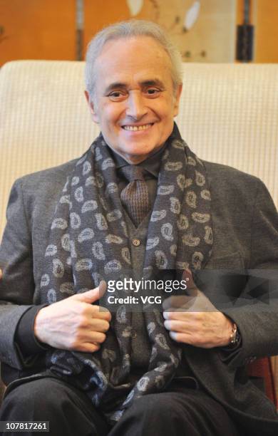 Spanish tenor Jose Carreras talks to the media prior to his concert at Le Meridien hotel on December 30, 2010 in Chongqing, China.