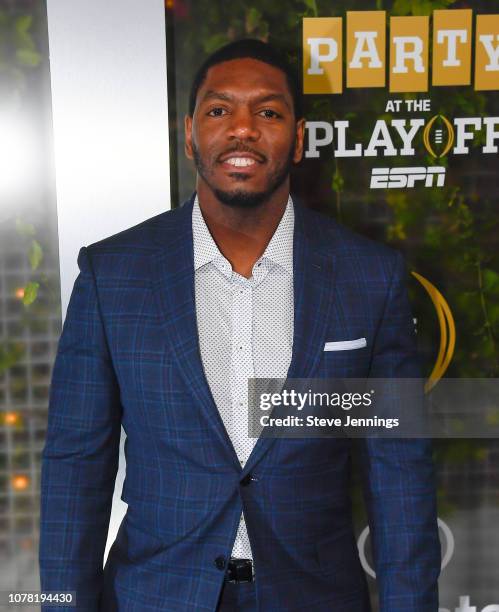 143 Jonathan Vilma Poses Stock Photos, High-Res Pictures, and Images