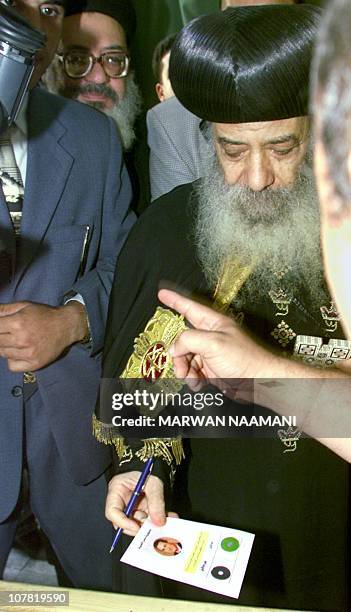 Coptic Pope Shenuda III, Patriarch of Alexandria, votes in Cairo 26 September 1999 as some 24 million Egyptians went to the polls for a yes-or-no...