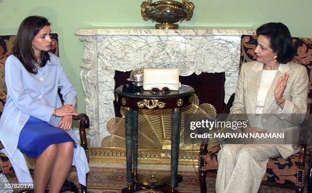 Queen Rania of Jordan sits with Suzanne Mubarak, wife of Egyptian President Hosni Mubarak, in Cairo 16 April 2000. Queen Rania is escorting her...