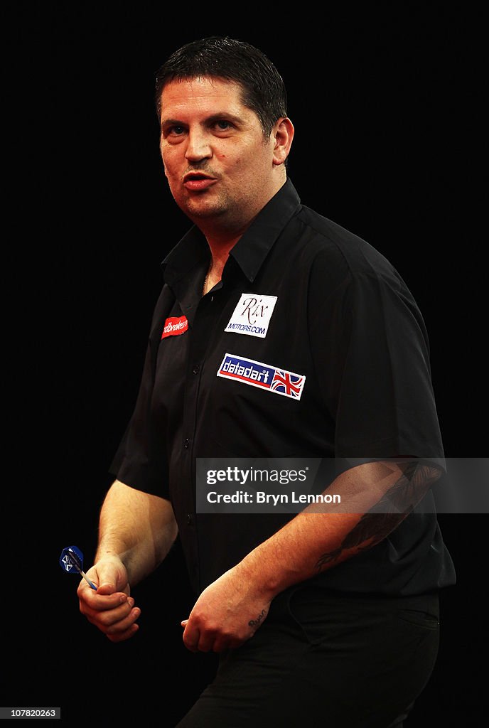 2011 Ladbrokes.com World Darts Championship - Day Twelve