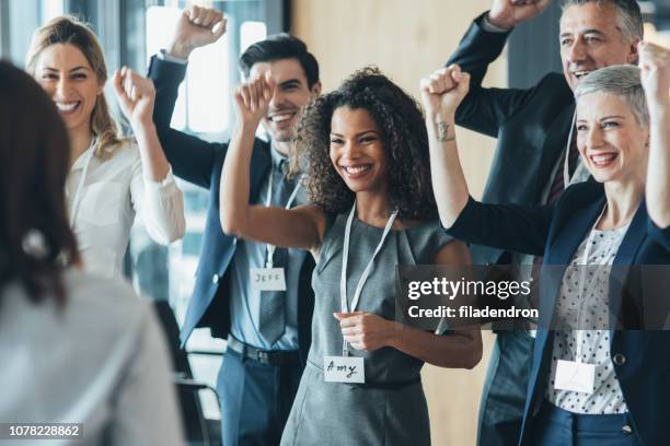 erfolg - business people cheering in office stock-fotos und bilder