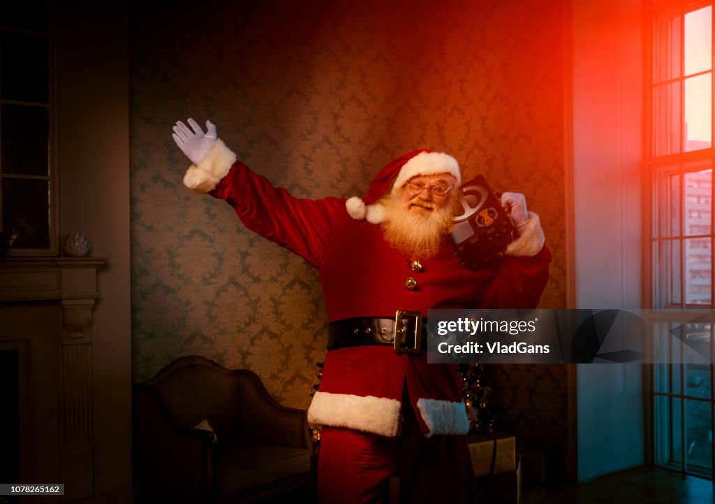 Babbo Natale ascolta musica