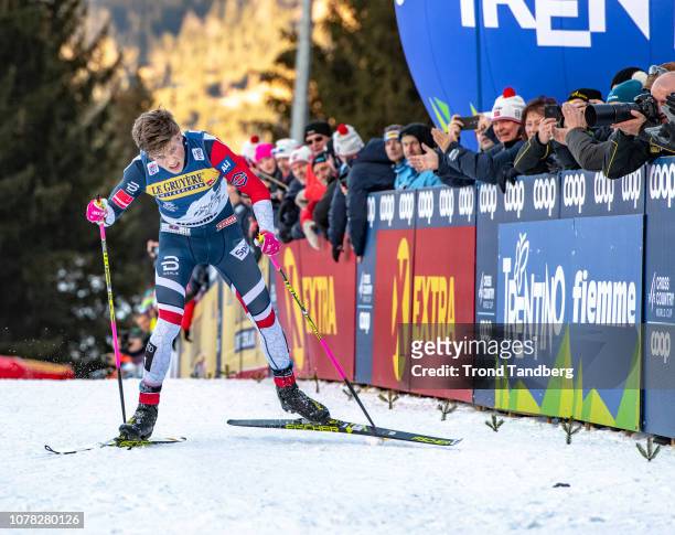 Winner Johannes Hostflot Klaebo of Norway approaches the finish line at Tour de Ski Men 9.0 km Pursuit Free - Final Climb on January 6, 2019 in Val...