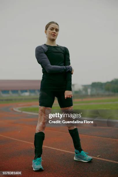 woman training - disabled runner stock pictures, royalty-free photos & images