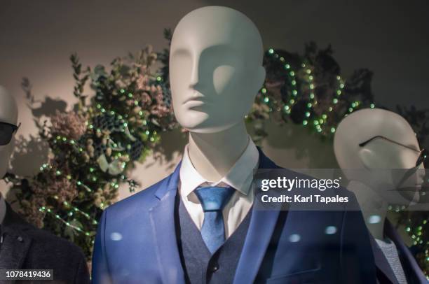 mannequin of male likeness on a store window - male likeness fotografías e imágenes de stock